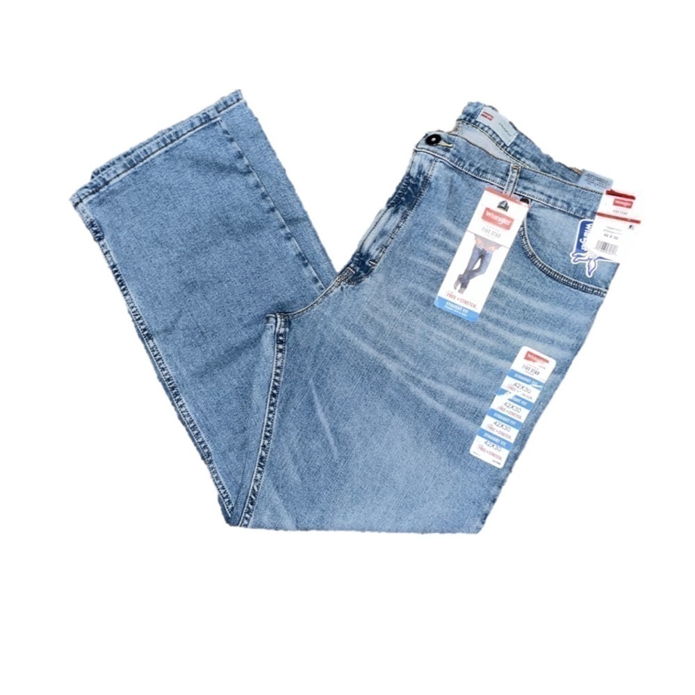 Wrangler Men's Straight Fit Jeans size 42x30 NWT - Picture 1 of 7